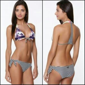 $20 SALE! ROXY Tropical Striped Bikini Top. Bottoms Sold Separately